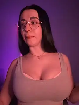 Snapshot of Emylia chatting on February 14, 1:34 am Emylia online show from February 14, 1:34 am