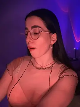 Snapshot of Emylia chatting on February 16, 7:49 pm Emylia online show from February 16, 7:49 pm