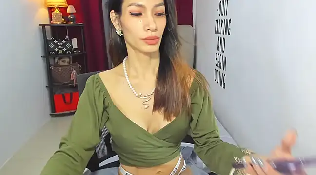 Trixie Mattel21 online show from March 5, 9:48 pm