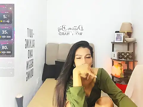 Snapshot of Trixie_Mattel21 chatting on March 2, 5:08 am Trixie Mattel21 online show from March 2, 5:08 am