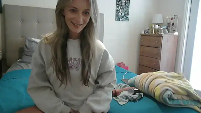 Snapshot of Heyitsmee33 chatting on September 9, 6:18 pm Heyitsmee33 online show from September 9, 6:18 pm