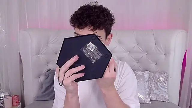 RobbyCharming online show from October 3, 3:36 am