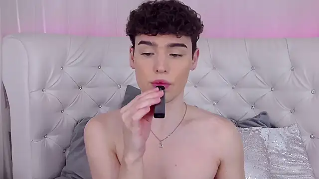 RobbyCharming online show from October 18, 3:42 am