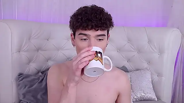 RobbyCharming online show from November 22, 4:11 am