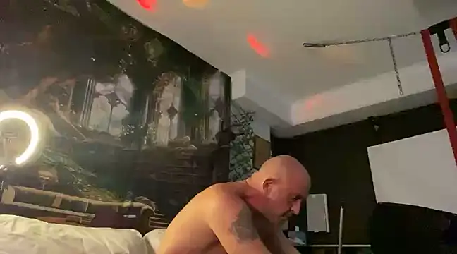 Snapshot of OSIRlS chatting on February 1, 12:16 pm OSIRlS online show from February 1, 12:16 pm