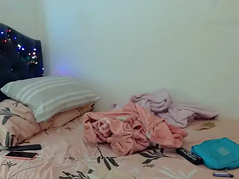 Snapshot of gooddes303salome chatting on October 3, 1:02 am gooddes303salome online show from October 3, 1:02 am