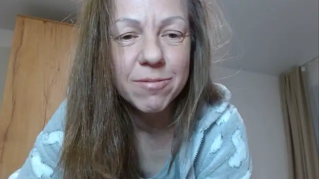 Snapshot of Popppka chatting on February 14, 7:33 pm Popppka online show from February 14, 7:33 pm