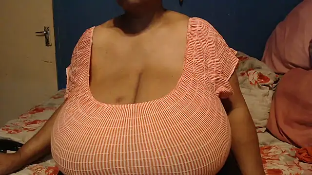 CUTEFIRMMELONSS online show from October 12, 8:30 pm