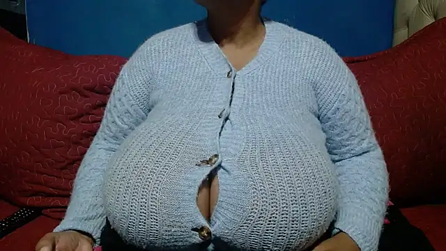 CUTEFIRMMELONSS online show from May 27, 8:17 pm