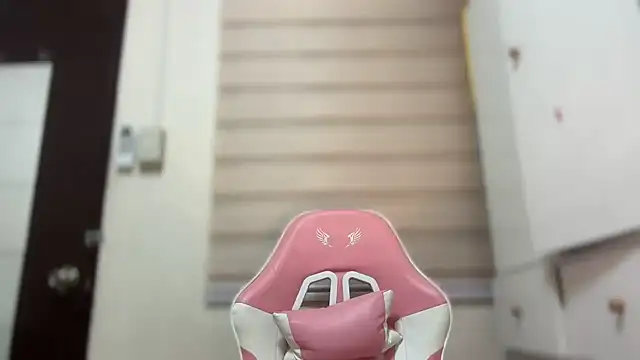 ehotlovea  online show from September 18, 6:43 pm