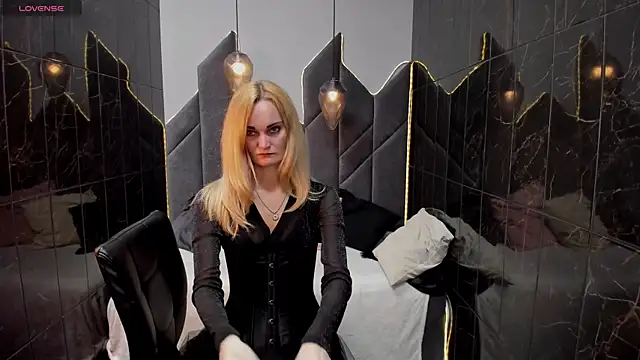 Snapshot of SaraSubtlety chatting on September 19, 1:34 pm SaraSubtlety online show from September 19, 1:34 pm