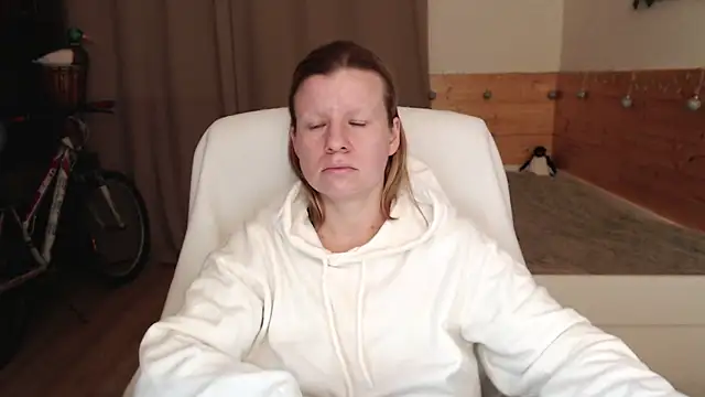 Exponent 5 online show from December 4, 9:35 pm