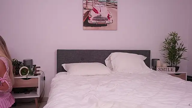 Bella Twine online show from March 21, 6:40 pm