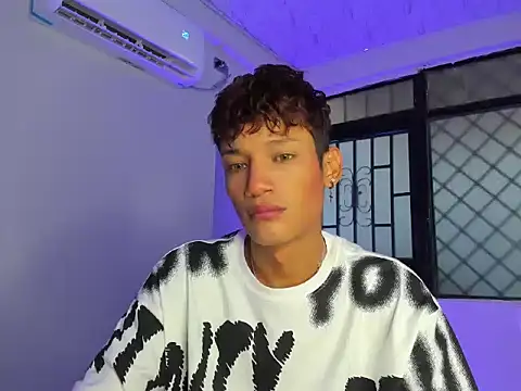 Snapshot of nicky_moo chatting on March 11, 2:29 pm nicky moo online show from March 11, 2:29 pm