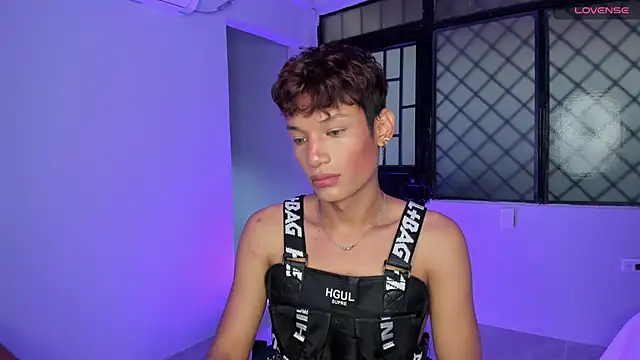 Snapshot of nicky_moo chatting on March 22, 12:57 pm nicky moo online show from March 22, 12:57 pm