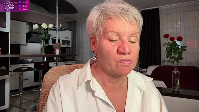 Snapshot of roxana_brooks chatting on February 3, 7:10 pm roxana brooks online show from February 3, 7:10 pm