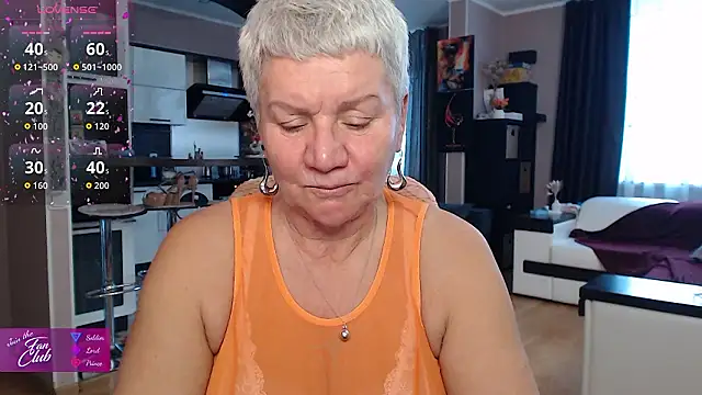 Snapshot of roxana_brooks chatting on February 17, 2:02 pm roxana brooks online show from February 17, 2:02 pm