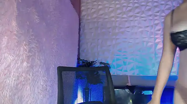 Snapshot of Ladygel20 chatting on February 4, 3:11 am Ladygel20 online show from February 4, 3:11 am