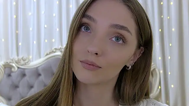 VirginieCruz online show from February 10, 4:41 am