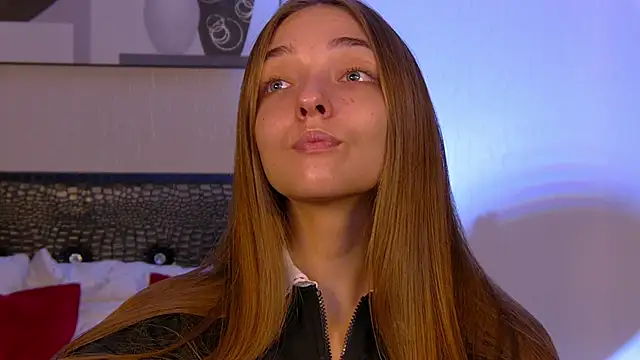 VirginieCruz online show from October 20, 7:25 pm