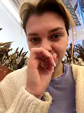 Snapshot of ValenciaShock chatting on December 19, 6:42 am ValenciaShock online show from December 19, 6:42 am