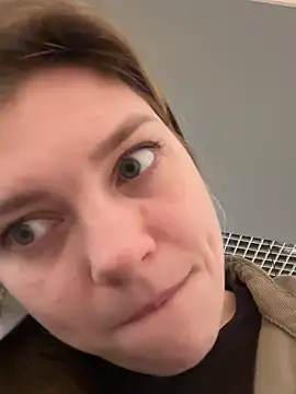 Snapshot of ValenciaShock chatting on February 6, 6:51 am ValenciaShock online show from February 6, 6:51 am