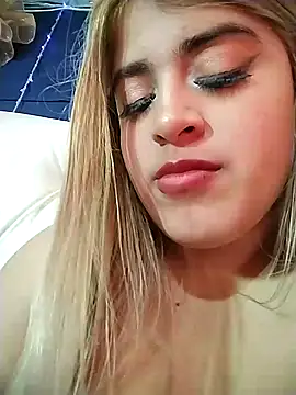 Snapshot of bella_star21 chatting on December 26, 1:51 am bella star21 online show from December 26, 1:51 am