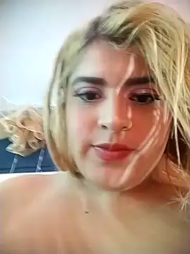 Snapshot of bella_star21 chatting on February 22, 3:01 am bella star21 online show from February 22, 3:01 am