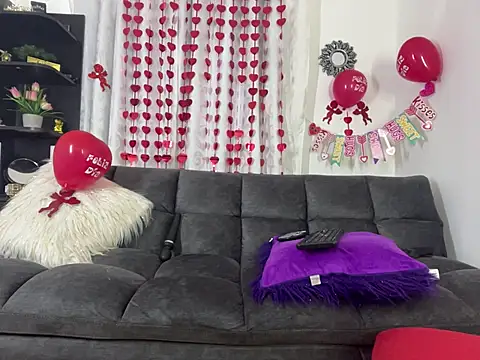 Snapshot of Karina_Yang chatting on February 15, 7:10 pm Karina Yang online show from February 15, 7:10 pm