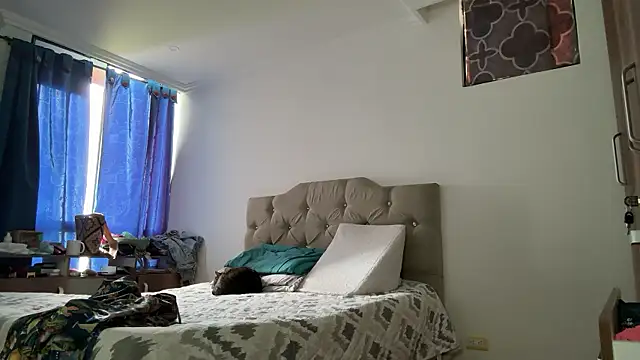 Snapshot of Karina_Yang chatting on February 22, 6:28 pm Karina Yang online show from February 22, 6:28 pm