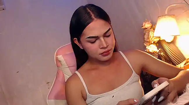 Ashely Lewis online show from December 7, 1:18 pm