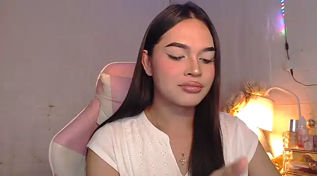 Ashely Lewis online show from February 4, 3:47 pm