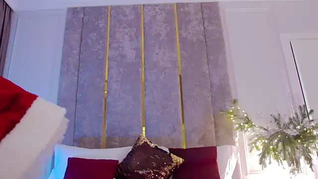 MilaDYstarlight online show from December 25, 8:07 pm