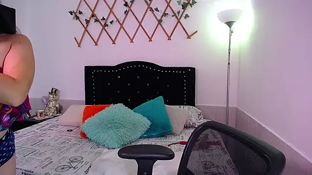 naughty girl 4u online show from November 13, 6:29 pm