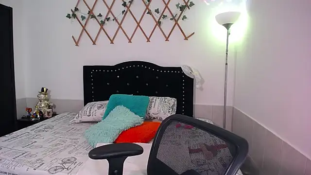 naughty girl 4u online show from December 15, 5:06 pm