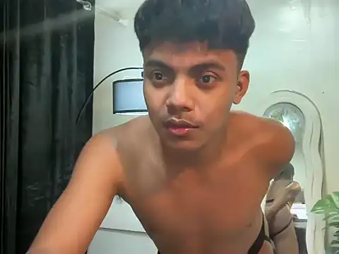 Snapshot of asianboyhunt chatting on April 13, 10:26 pm asianboyhunt online show from April 13, 10:26 pm