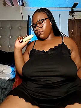 Snapshot of Aaaliyah445 chatting on February 2, 8:07 pm Aaaliyah445 online show from February 2, 8:07 pm