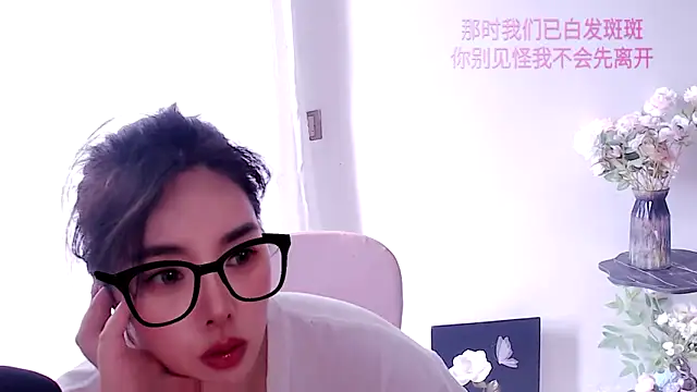 Snapshot of SHY-_-girl chatting on May 17, 4:21 am SHY- -girl online show from May 17, 4:21 am