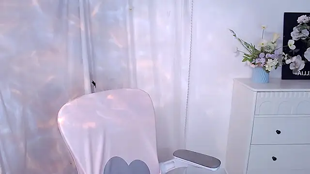 SHY- -girl online show from July 25, 12:14 pm