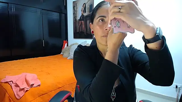 sharoon cheerry online show from February 12, 1:50 pm