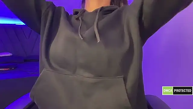 Hottie ishuu online show from November 16, 5:51 pm