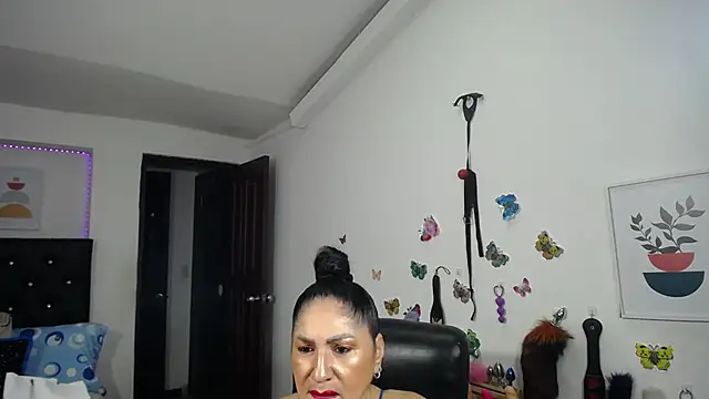 Snapshot of mature_bigboobs10 chatting on October 29, 1:19 am mature bigboobs10 online show from October 29, 1:19 am