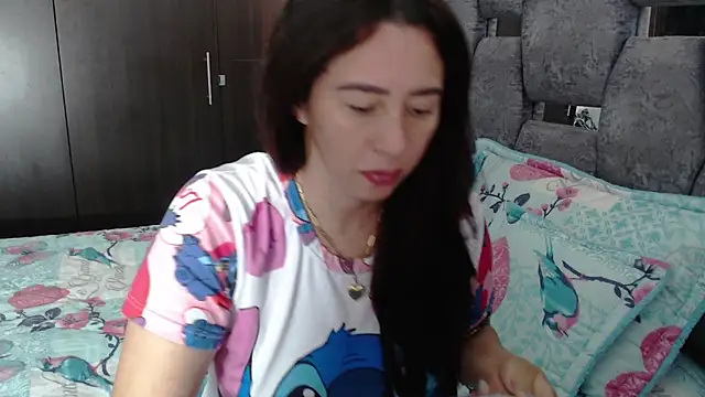 Snapshot of sara_hott_1 chatting on July 1, 1:56 pm sara hott 1 online show from July 1, 1:56 pm
