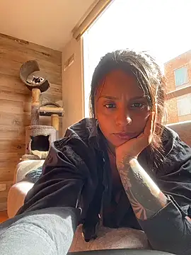 J loren online show from April 23, 8:44 pm