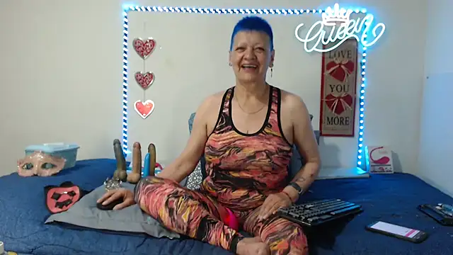 loquitaqueen011 online show from September 21, 4:41 pm