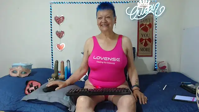 loquitaqueen011 online show from November 9, 3:10 pm
