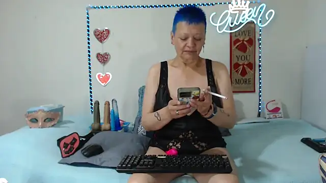 loquitaqueen011 online show from November 23, 1:44 pm