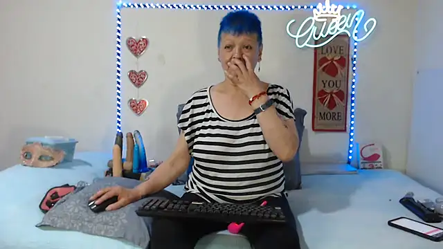 loquitaqueen011 online show from July 12, 6:10 pm