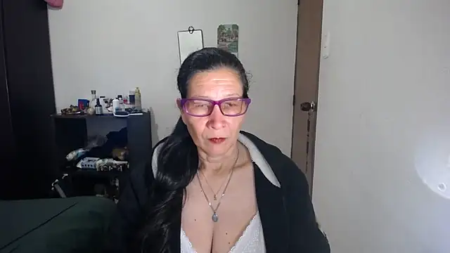 Snapshot of latin49 chatting on February 11, 3:00 am latin49 online show from February 11, 3:00 am