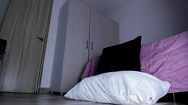 Skarleth69 online show from September 25, 1:53 am